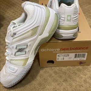New Balance tennis shoes